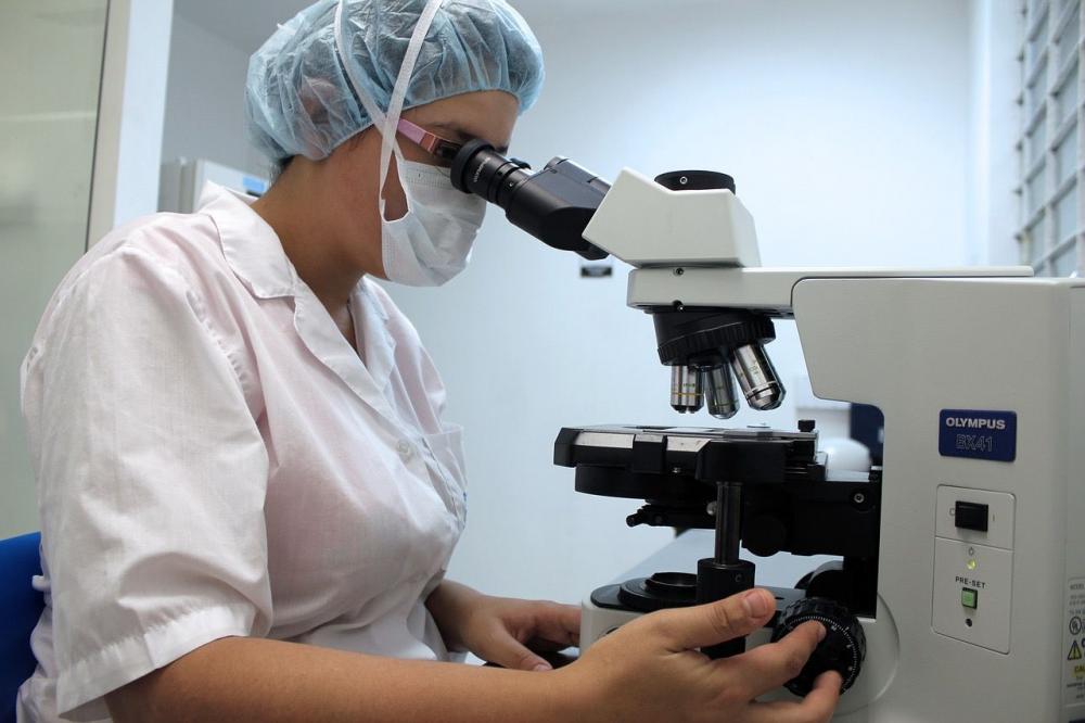 Pandemia evidencia o trabalho dos biomédicos