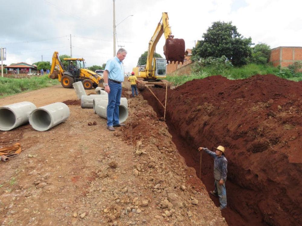 Ribeirão Claro começa obras para pavimentar Av. Gustavo Baggio