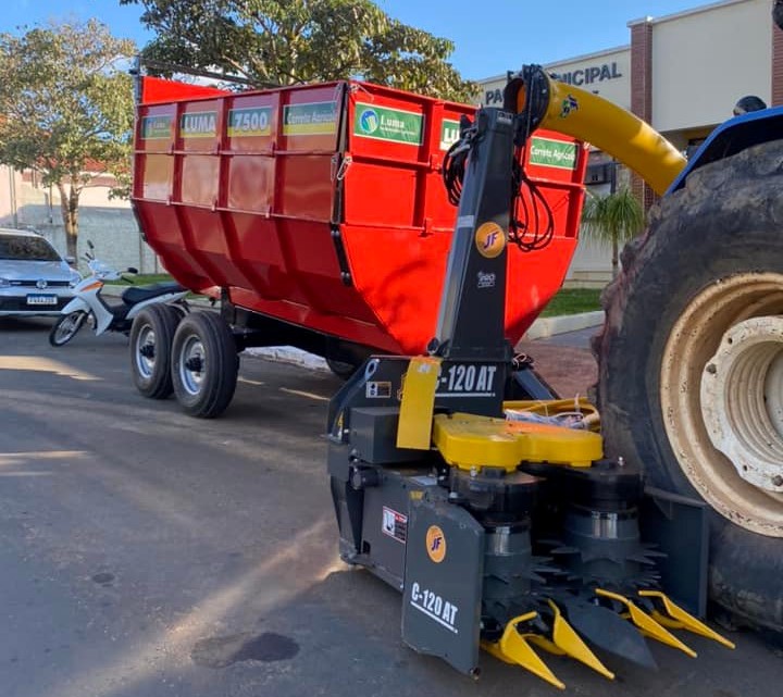 Joaquim Távora recebe equipamento para agregar setor agrícola 