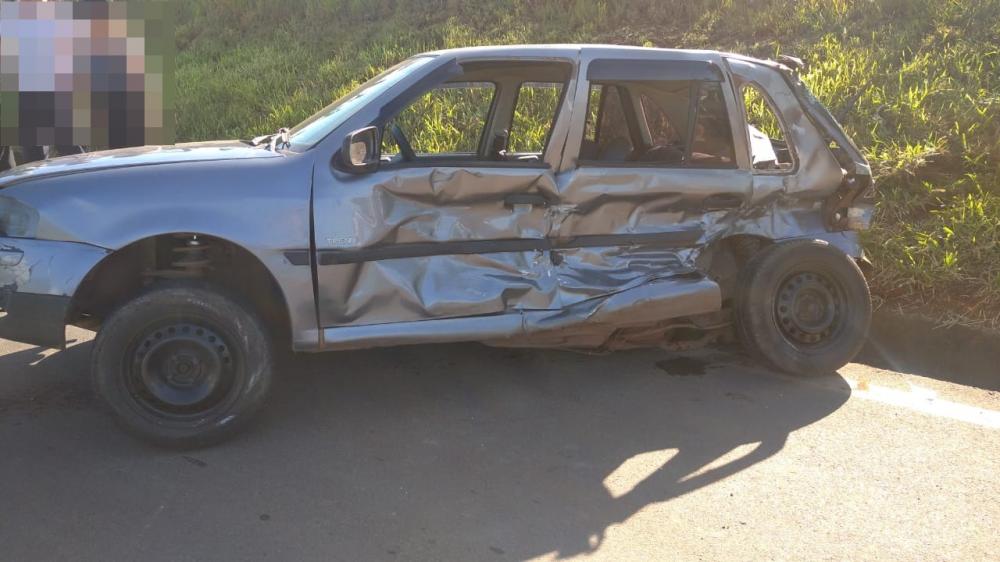 Acidente entre carro e caminhão deixa dois feridos na PR-092