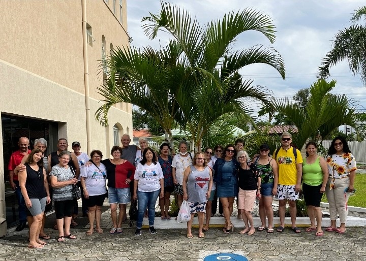 Programa da Sejuf proporciona que 80 idosos de Wenceslau Braz conheçam o mar de Guaratuba