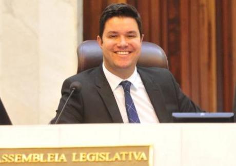 Ratinho Junior anuncia deputado Guto Silva para chefia da Casa Civil