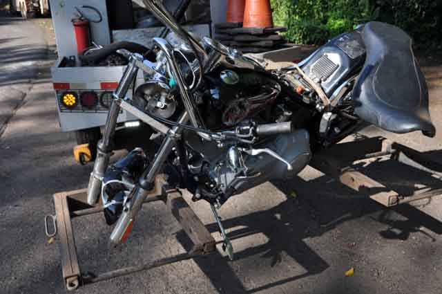 Acidente na BR-153 deixa Harley Davidson destruída e motociclista ferido