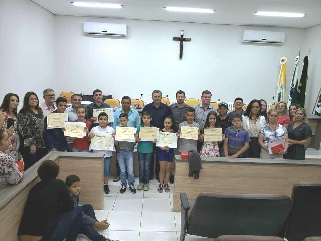 Câmara de Pinhalão promove diplomação de vereadores mirins do Parlamento Jovem