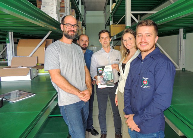 Equipes do governo do estado visitam Farmácia Municipal de Jaguariaíva, destaque na região