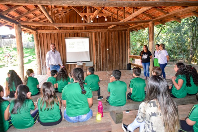 Alunos da Rede Municipal de Jaguariaíva participam de projeto de educação ambiental