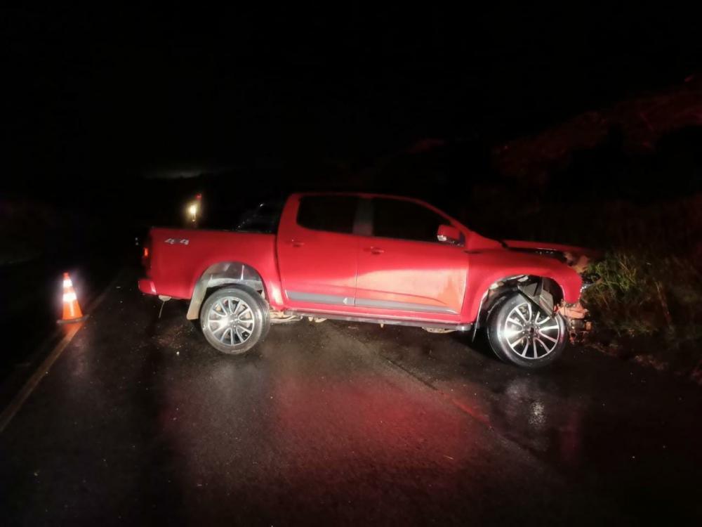 Acidente com caminhonete deixa motorista ferido na PR-092