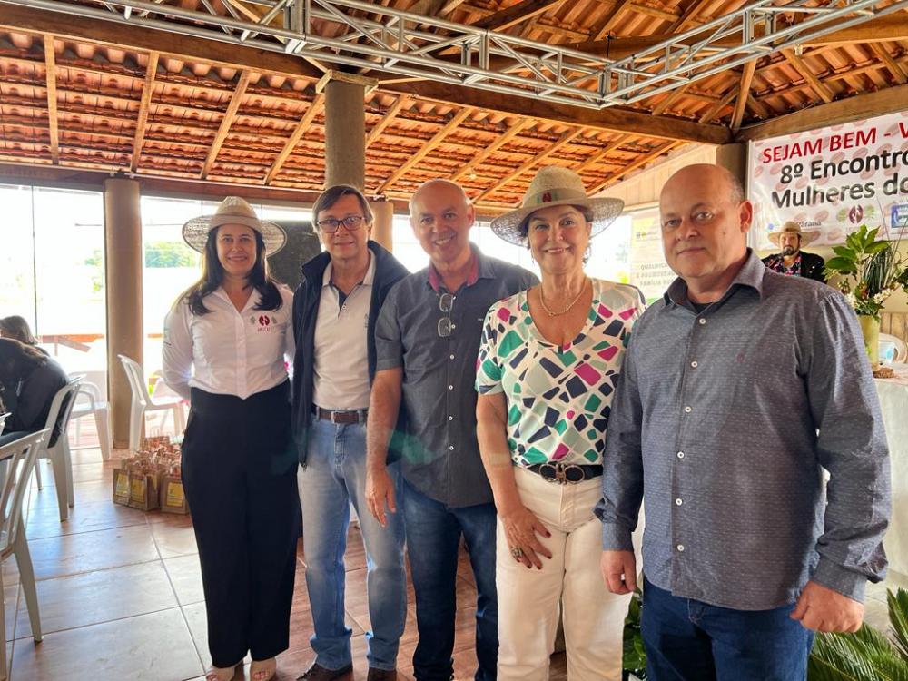 Prefeito de Pinhalão participa do VIII Encontro Mulheres no Café