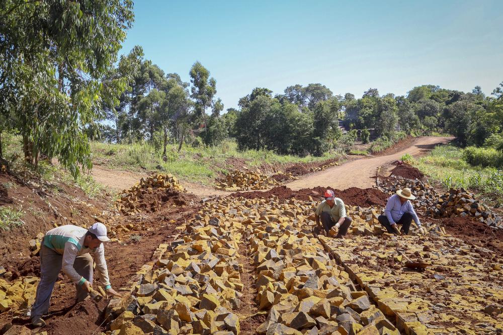 Estado investe R$ 304 milhões na pavimentação de 1.000 km de estradas rurais em três anos