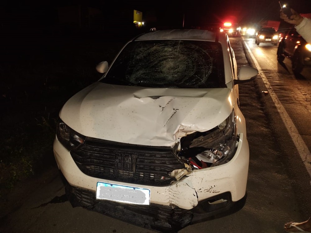 Colisão entre carro e moto mata jovem na BR-153