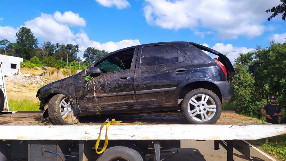 Suspeito é preso após capotar carro furtado em Japira