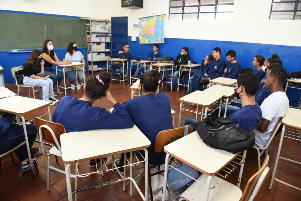 UENP desenvolve projeto de prevenção as drogas em escolas do Norte Pioneiro