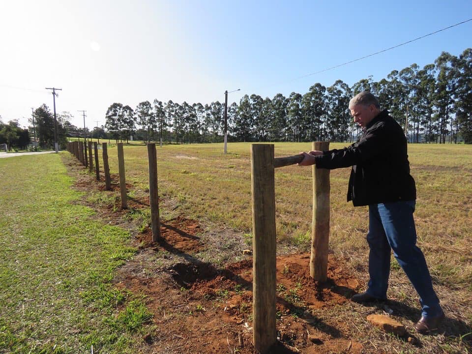Prefeito de Ribeirão Claro acompanha obras no Centro de Eventos para 24ª Fescafé