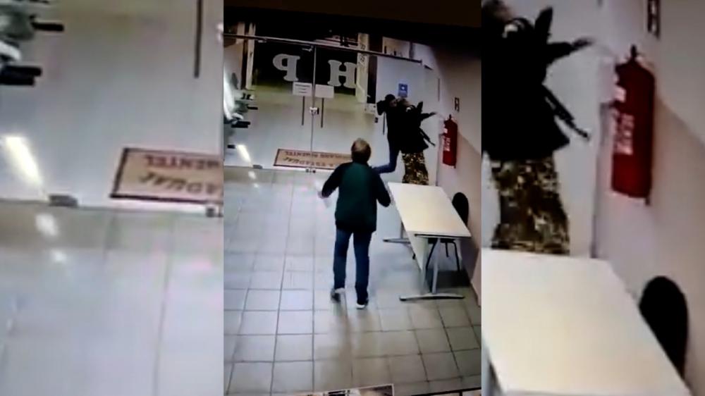 Professora é hospitalizada após levar mata leão de aluno e ser atingida por porta