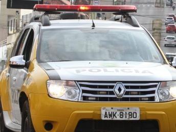 Mulher tenta terminar com marido, pais não aceitam e ela agride os três