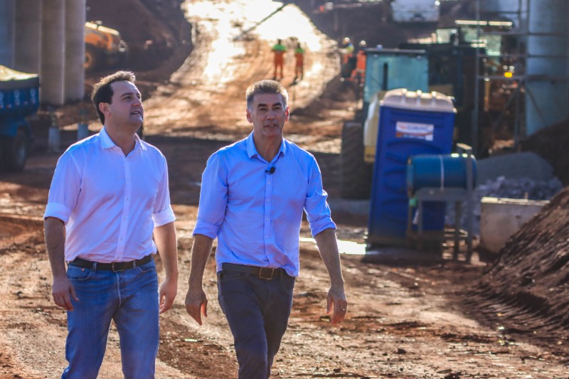 Governador vistoria andamento das obras do Trevo Cataratas e das duplicações de Cascavel