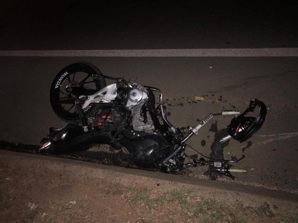 Colisão entre moto e carreta deixa um morto na PR-092 em Quatiguá
