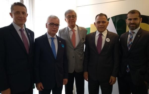 Mais de 50 mil advogados do Paraná vão às urnas decidir o futuro da OAB