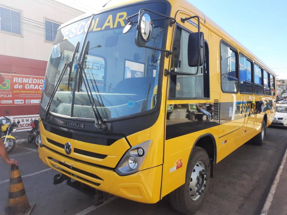 Prefeitura de Siqueira Campos recebe novo ônibus escolar