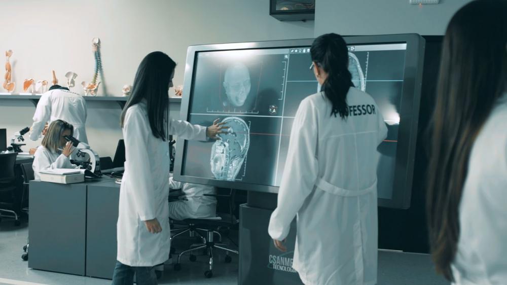 Instituição do Paraná oferece 14 bolsas de estudos, completas, para curso de medicina