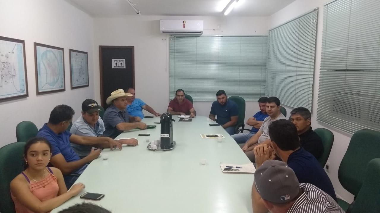 Vereadores participam de reunião com apicultores e Arauco