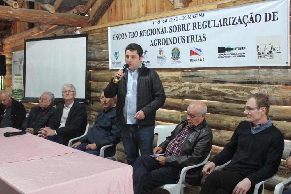 Tomazina sedia Encontro Regional de Regularização de Agroindústrias