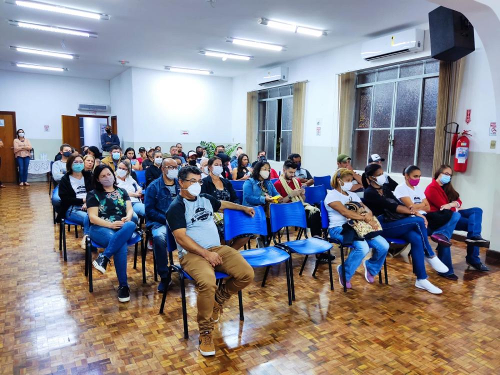Câmara de Jacarezinho recebe em sessão ordinária alunos do CEEBJA