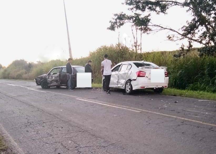 Acidente com quatro veículos na PR-422 deixa um ferido em Wenceslau Braz