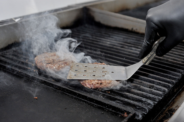 Prefeitura de Pinhalão promove curso de Hambúrguer Artesanal para população