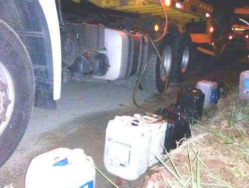 Caminhoneiros são flagrados desviando combustível para revenda em Arapoti