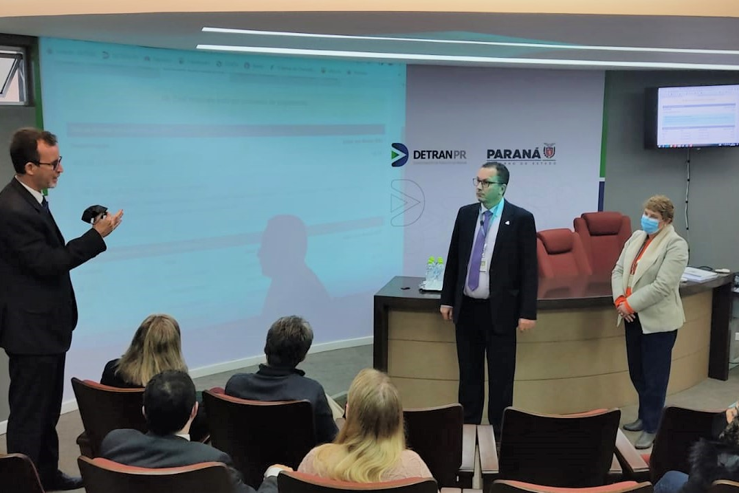 Licenciamento de veículo poderá ser pago por PIX, anuncia Detran