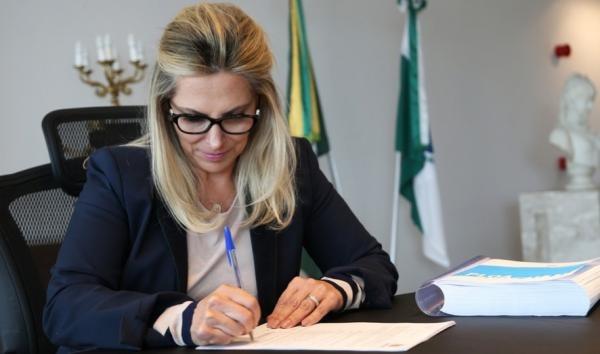 Projeto de Cida propõe que servidores estaduais do Paraná possam trabalhar de casa