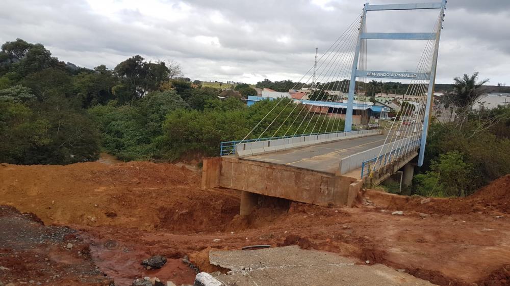 Prefeitura de Pinhalão garante recuperação da Ponte Estaiada com recursos próprios