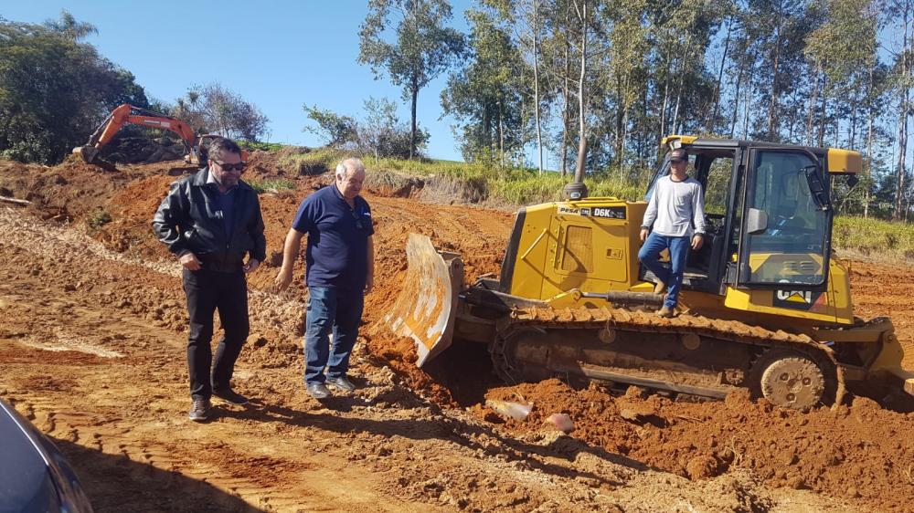 Prefeitura de Santana do Itararé realiza trabalhos de manutenção em estradas rurais