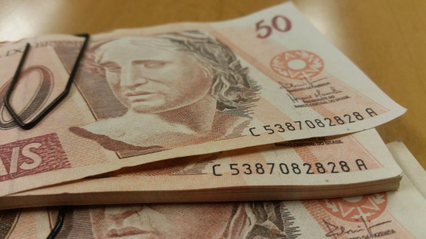 Casal de Wenceslau Braz é preso com drogas e dinheiro falso em Piraí do Sul