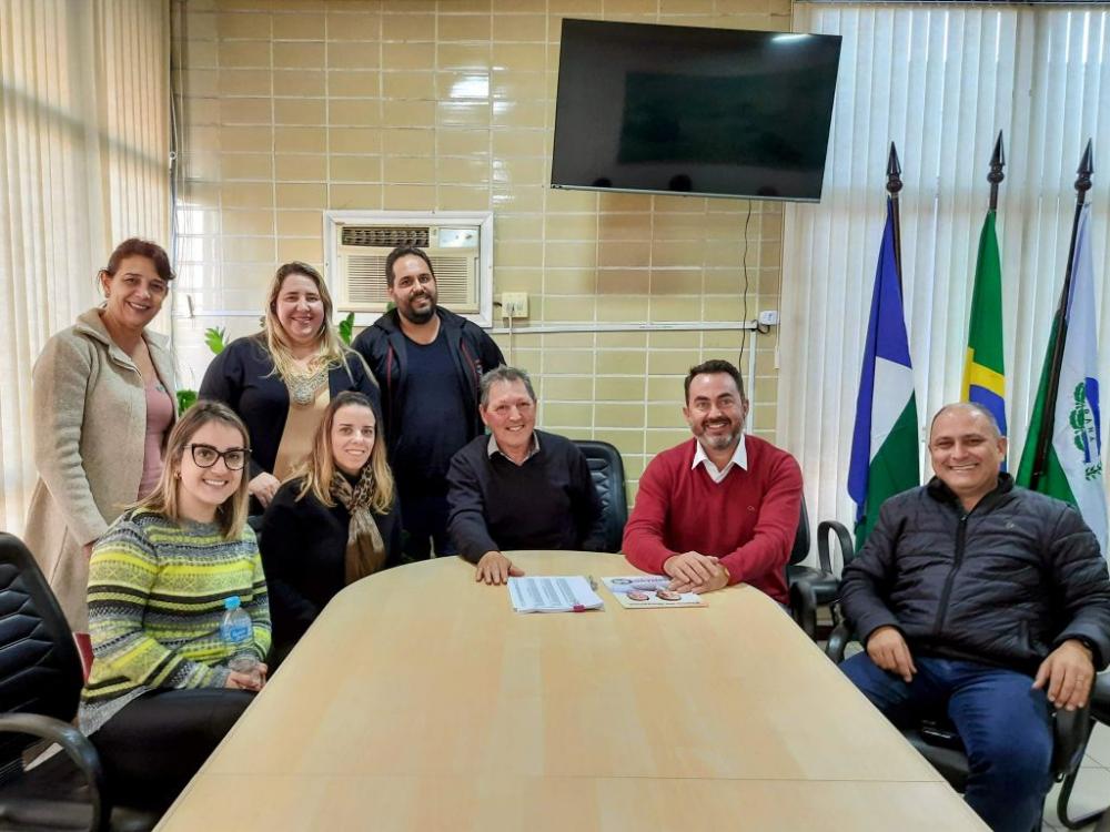 Prefeitura de Siqueira Campos aprova Plano de Cargos e reajuste salarial para professores