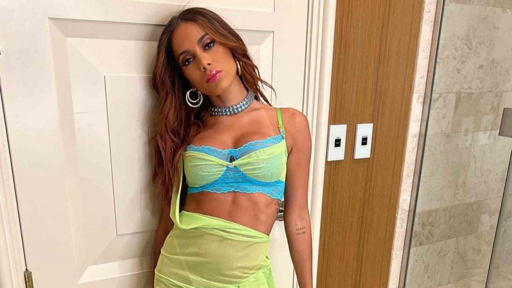 Anitta nega que tenha beijado segurança em show: ‘Seria assédio’