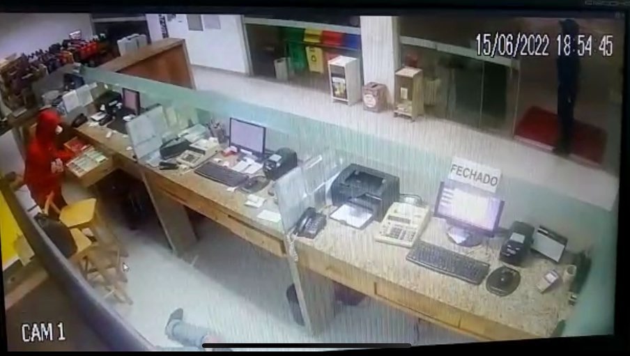 Polícia Civil apreende dois adolescentes envolvidos em roubo de posto de gasolina 