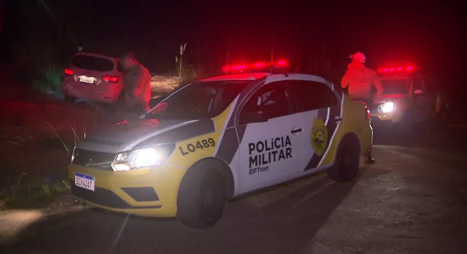 Homem foragido salta de carro em movimento para não ser preso