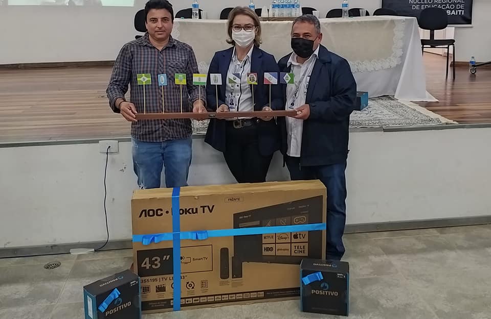 Japira recebe kits Educatron