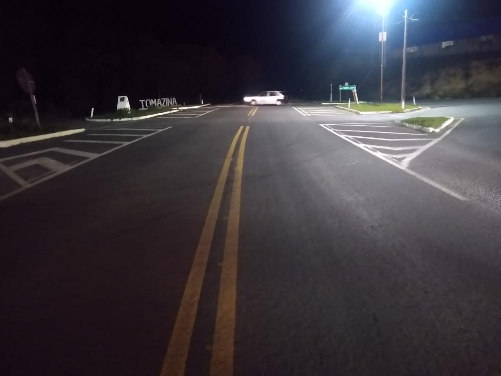 Colisão entre carro e moto deixa um ferido em Tomazina