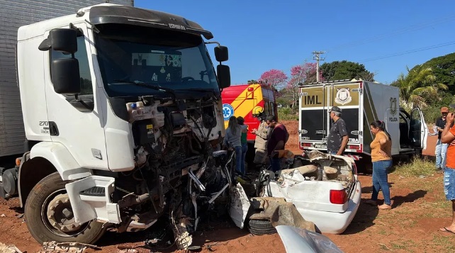 Cinco pessoas da mesma família morrem em colisão frontal