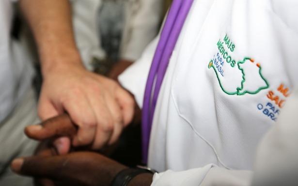Cuba anuncia retirada do programa Mais Médicos no Brasil após declarações de Bolsonaro