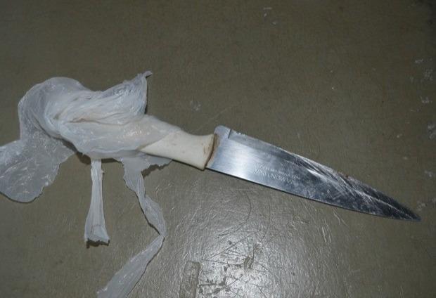 Ladrão ameaça morador com faca para roubar celular e dinheiro