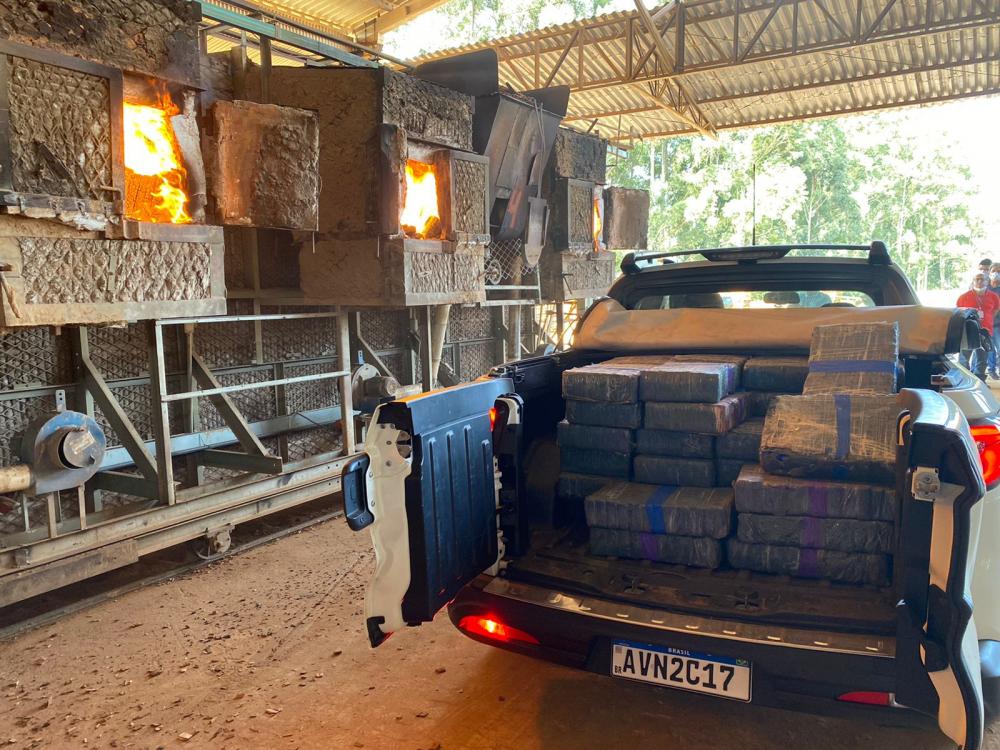 Polícia Civil e Militar incineram mais de uma tonelada de maconha em Siqueira Campos