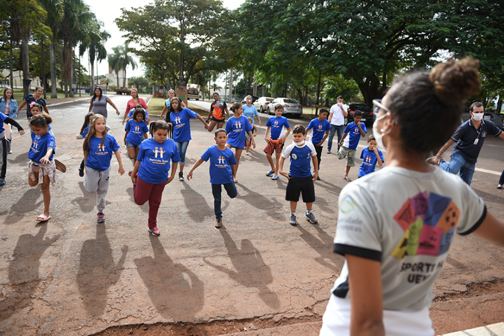 Projeto da UENP proporciona atividades de esporte, arte e educação para crianças carentes
