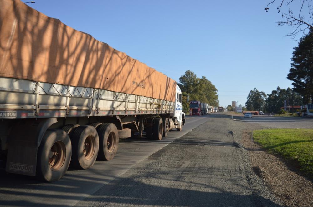 Obras do governo estadual na PR-092 chegam ao trecho de Wenceslau Braz