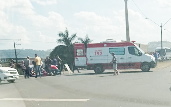 Acidente entre moto e caminhonete na PR-092