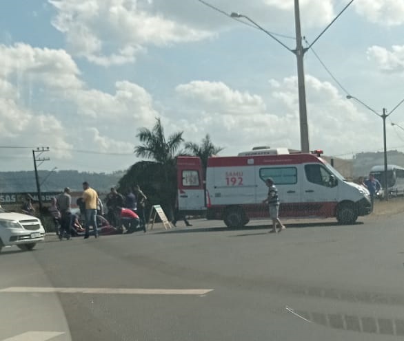 Acidente entre moto e caminhonete na PR-092 em Siqueira Campos