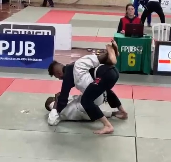 Atleta de Jaguariaíva supera desafios e conquista a prata no paranaense de Jiu-Jitsu